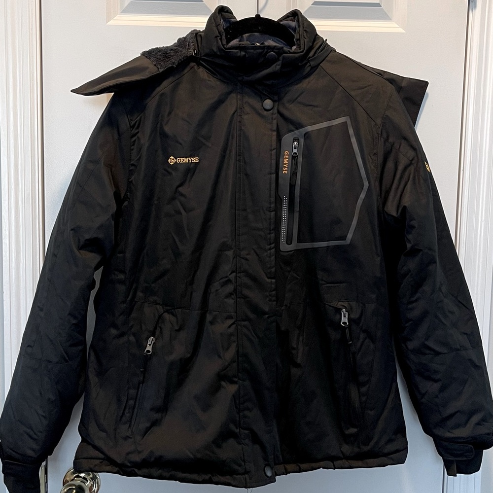 NEW Women’s Waterproof Gemyse Black Snow Jacket, Large